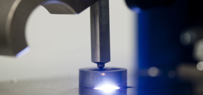 Plasma in der Funkenkammer eines Emissionsspektrometers